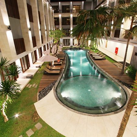 Grand La Walon Hotel Legian Exterior foto