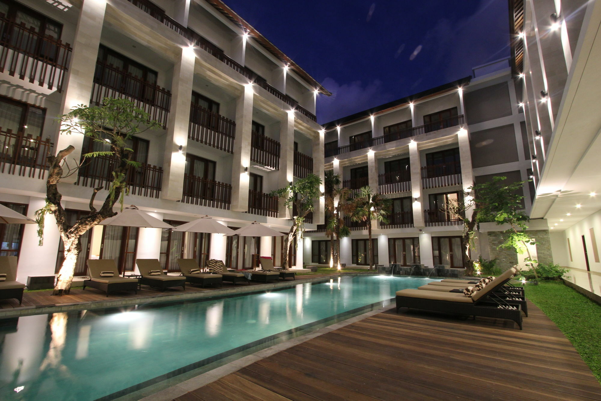 Grand La Walon Hotel Legian Exterior foto