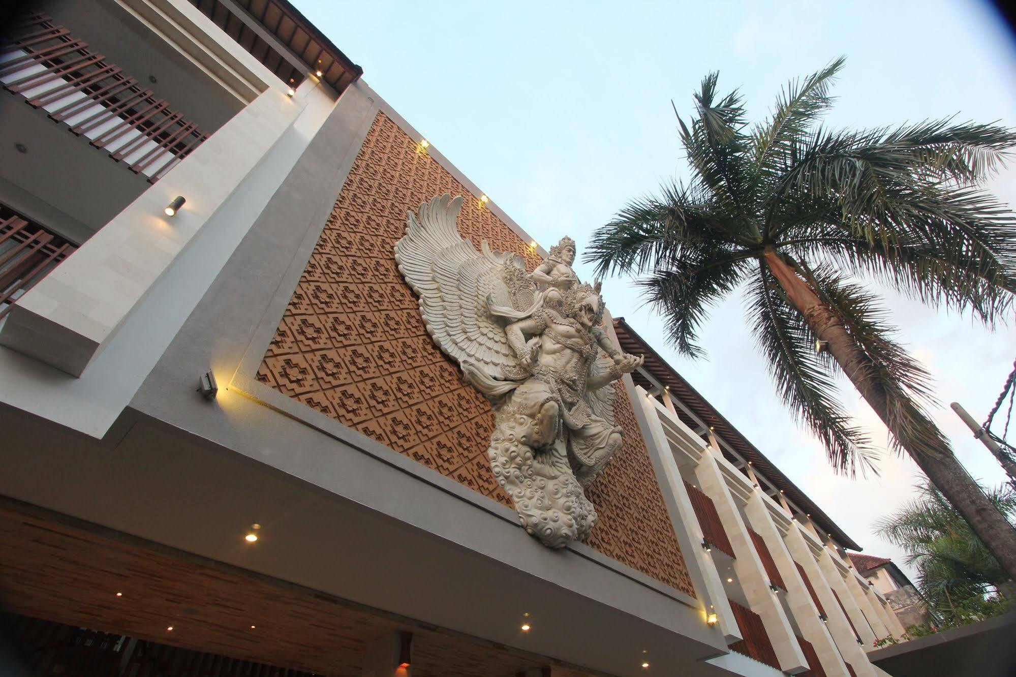 Grand La Walon Hotel Legian Exterior foto